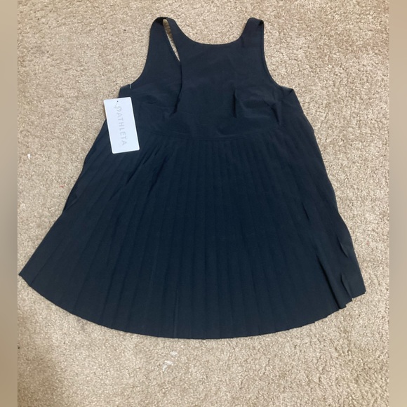 ATHLETA SWING FORWARD PLEATED TANK - Picture 4 of 9